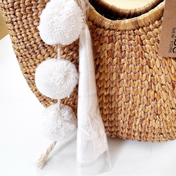 JADEtribe Aloha Woven Basket Bag with White Tassel and Pom Poms NWT - Picture 9 of 10